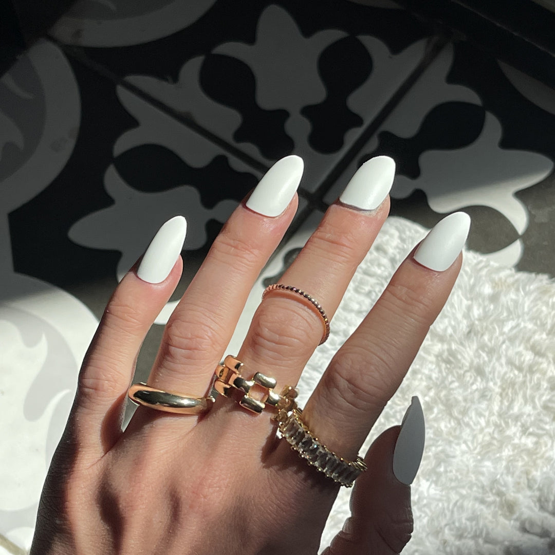 Press On Nails Kit in White | SOTN218 - Pretty Woman NYC